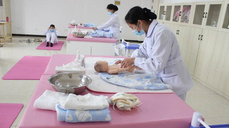 月嫂24小时陪护：揭秘其优缺点，新手妈妈必看