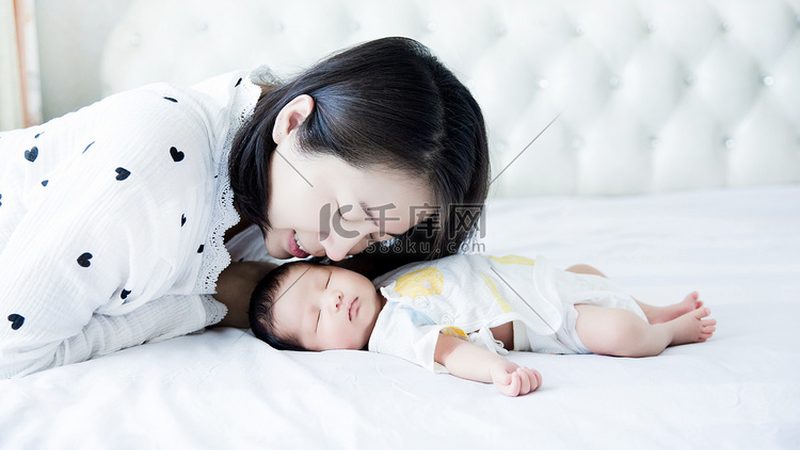 育儿嫂面试：成都妈妈必知的10个关键问题
