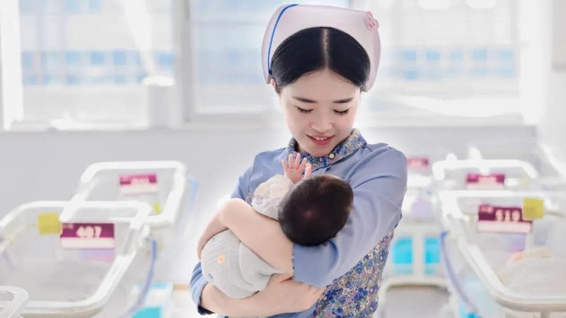 金牌育儿嫂中介服务费，揭秘背后的消费真相
